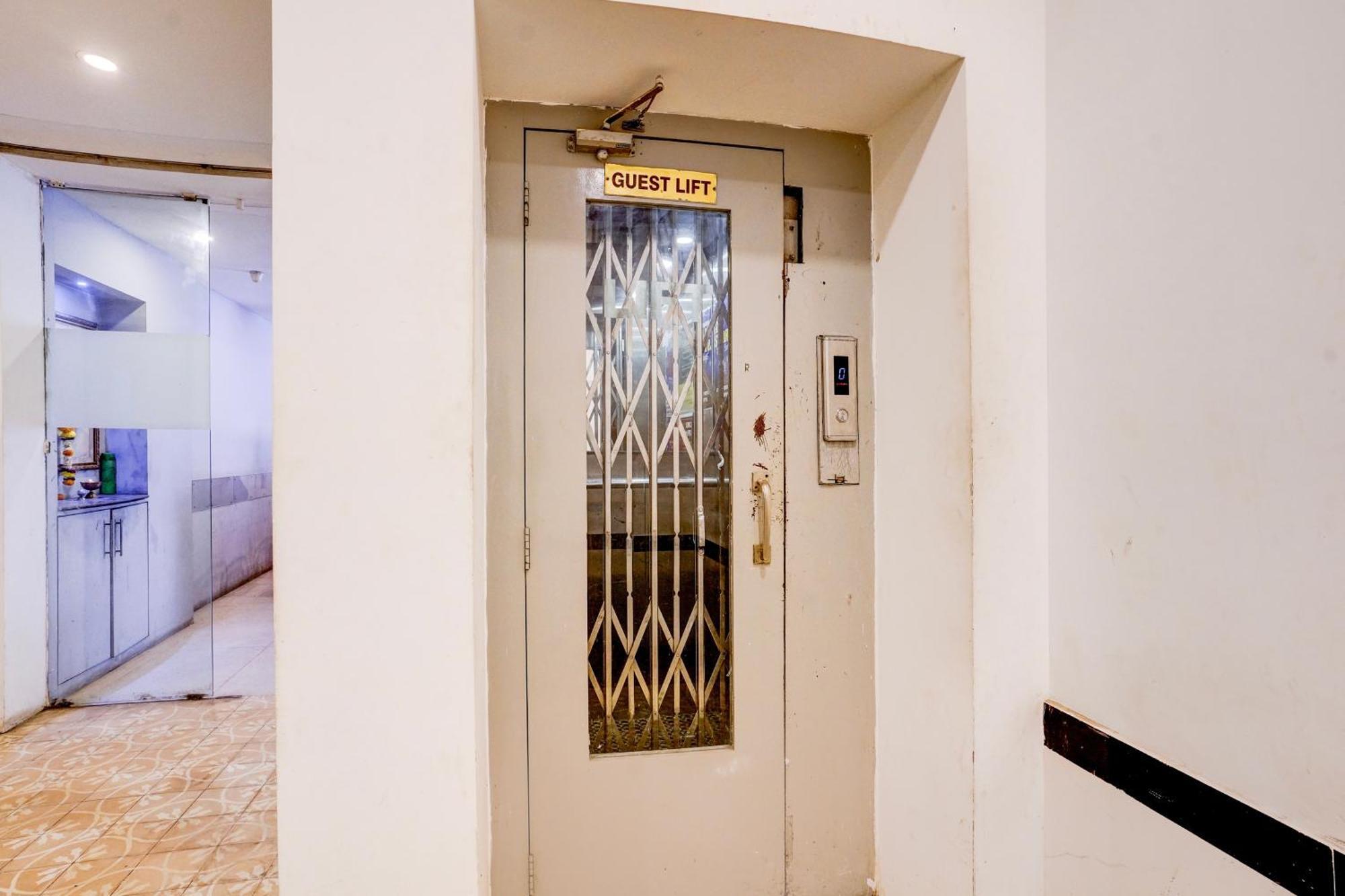 Hotel Super Townhouse Khar The Unicontinental Mumbai Exterior foto